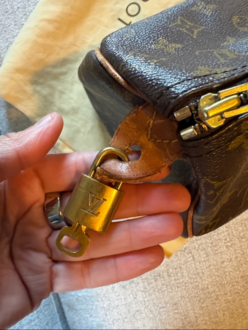 Louis Vuitton Speedy 40 - Picture 6 of 16